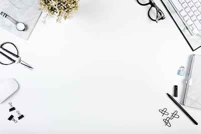 Khung ảnh nền powerpoint trang trí bổi các vật dụng làm việc nghệ thuật trên nền trắng