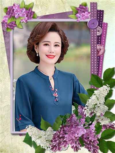 Ghép ảnh vào khung hình màu tím kết hợp hoa và những chiếc khuy nghệ thuật