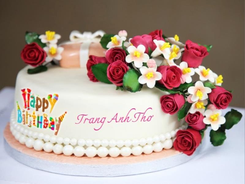 Tạo thiệp ảnh chúc mừng sinh nhật bằng cách viết tên lên bánh gato