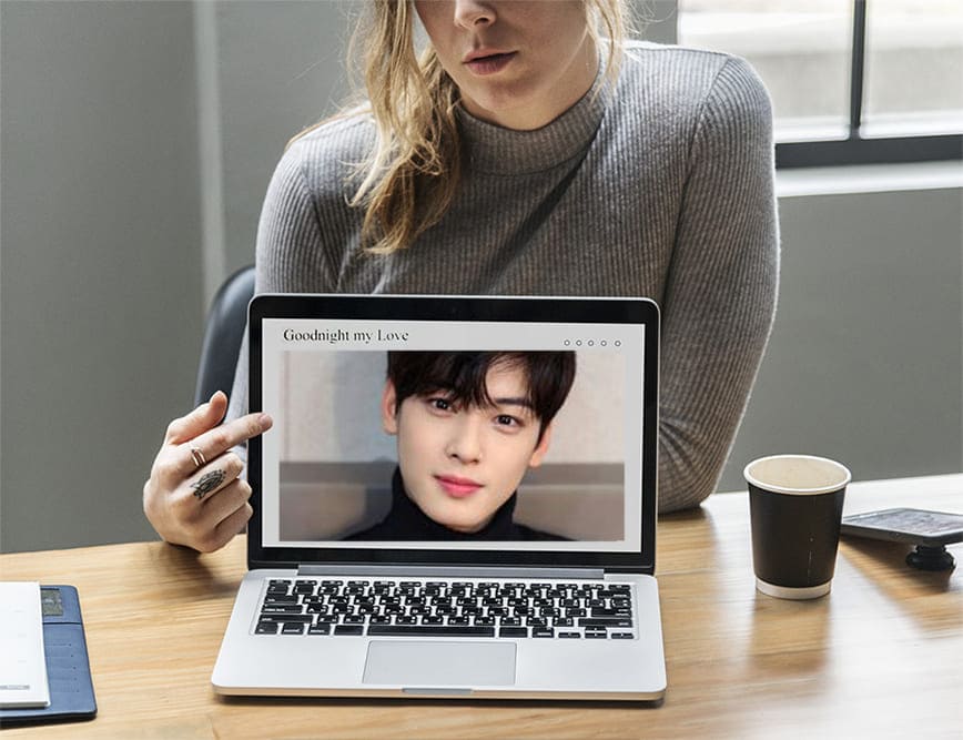 Màn hình máy tinh hiện thị hình ảnh người yêu