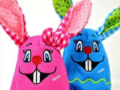 Tạo ảnh thiệp với khung ảnh viết tên lứa đôi lứa lên 2 chú thỏ bông tuyệt đẹp