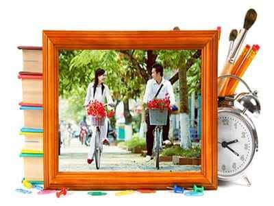 Tạo ảnh đẹp học đường với điểm nhấn chồng sách và chiếc đồng hồ