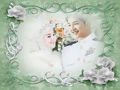 Ghép ảnh vào khung hình ảnh cưới với nền xanh ngọc và những bông hoa bất tử
