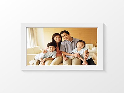Ghep ảnh gia đình trên khung hình trắng nghệ thuật đẹp mắt