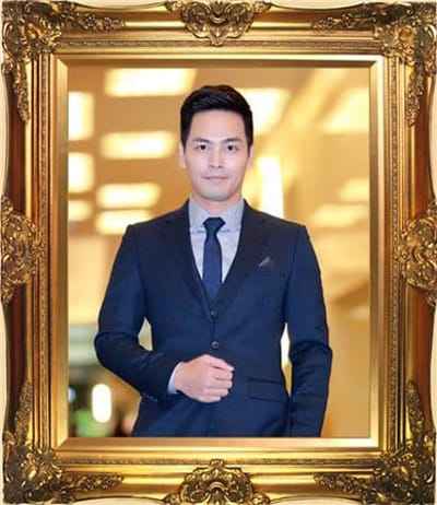 Khung ảnh viền vàng cổ điển