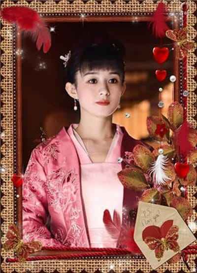 Ghép ảnh vào khung ảnh nghệ thuật được trang trí bằng những chiếc lông vũ đẹp