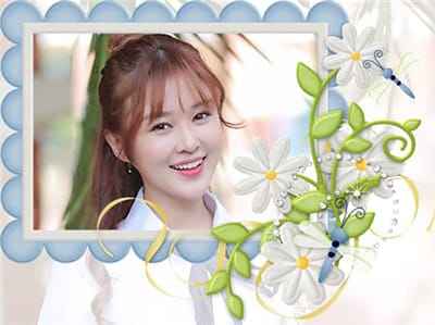 Tạo ảnh xuyên thấu với khung ảnh hoa lá xanh tươi