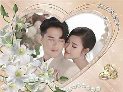 Ghép khung ảnh lãng mạn hình trái tim kết hợp hoa và kim cương