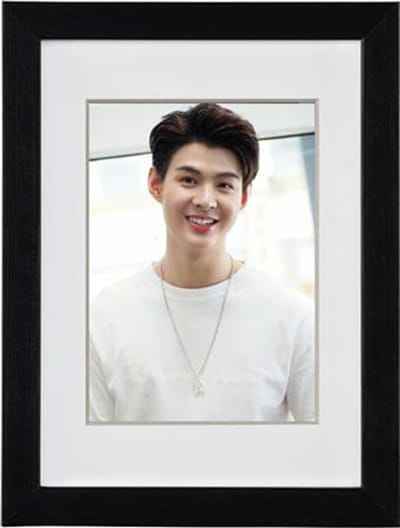 Ghép ảnh online vào khung ảnh có gam màu đen trắng quý tộc