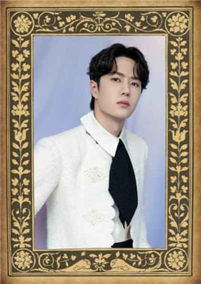 Khung ảnh với hoa văn mang phong cách cổ điển hoài niệm