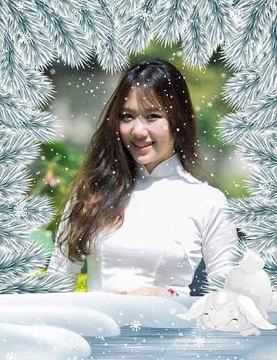 Khung ảnh trang trí những cây thông noel cùng chú thỏ trên dòng sông băng