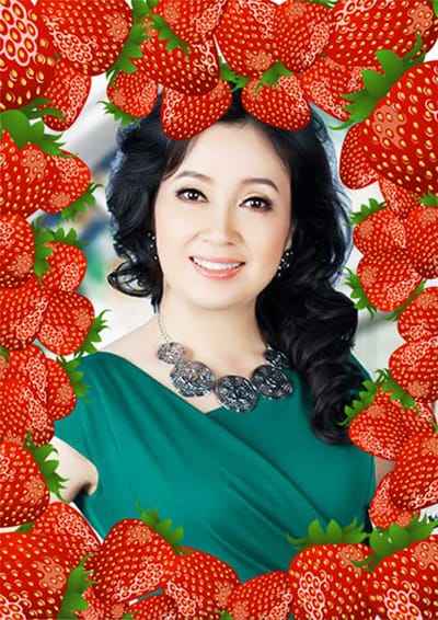 Khung ảnh ghép những quả dâu tây nghệ thuật