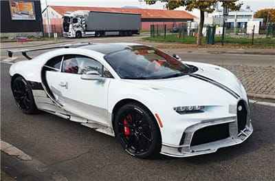 Siêu xe Bugatti Chiron Pur Sport (3.6 triệu USD)