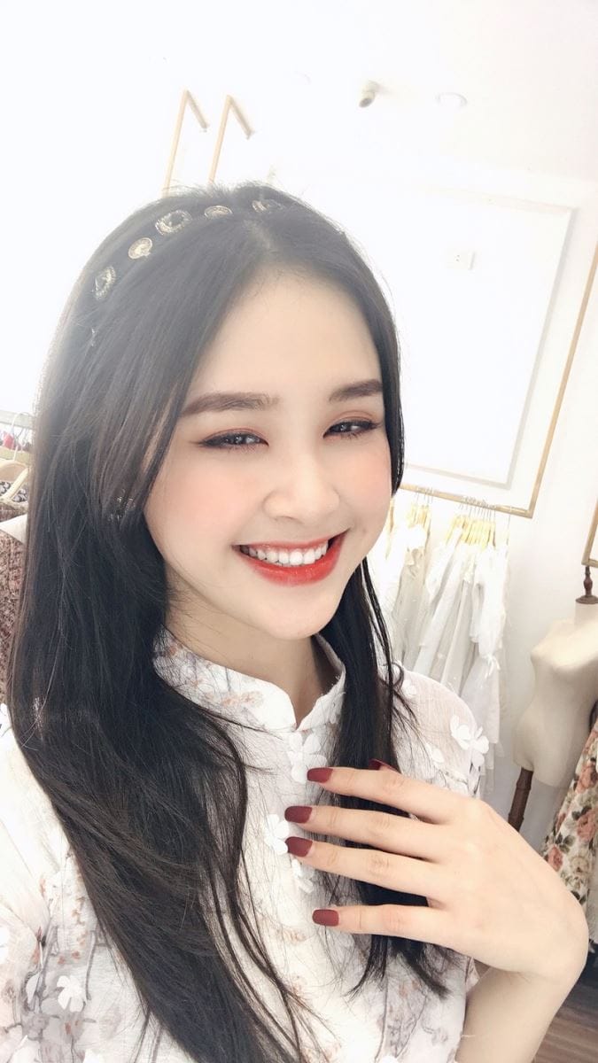 Xem hình ảnh cô gái xinh tươi với nụ cười tỏa nắng