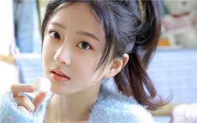 Xem hình ảnh thiếu nữ xinh như ngọc với đôi mắt to tròn đầy mộng mơ