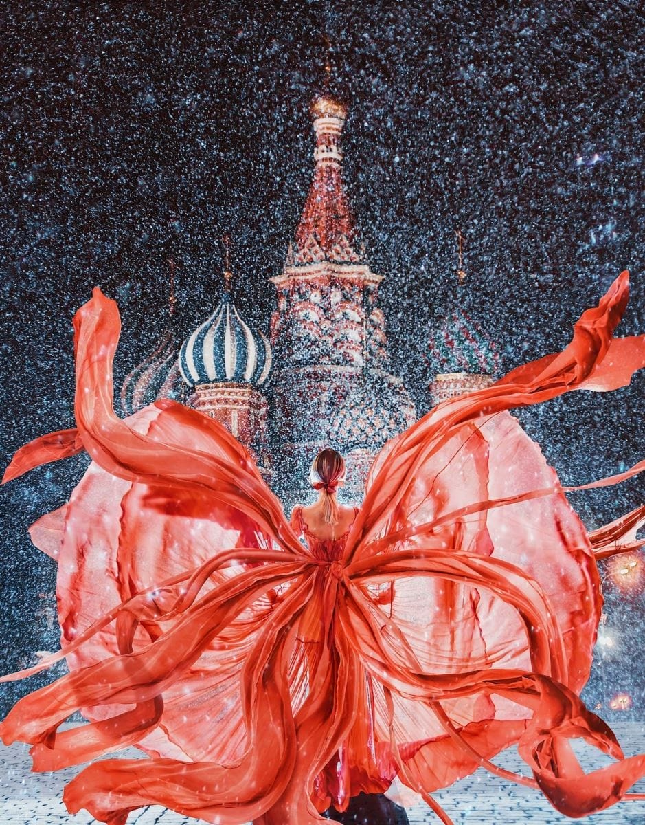 Xem hình ảnh nghệ thuật hiếu nữ với chiếc váy màu cam kết hợp với ngôi đền cổ