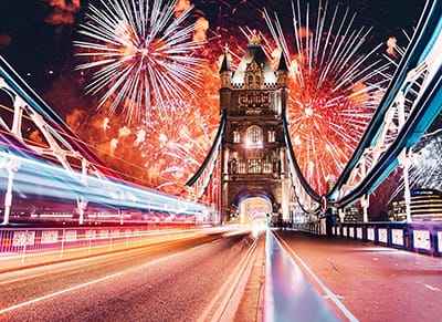 Xem hình ảnh cây cầu và pháo hoa nghệ thuật