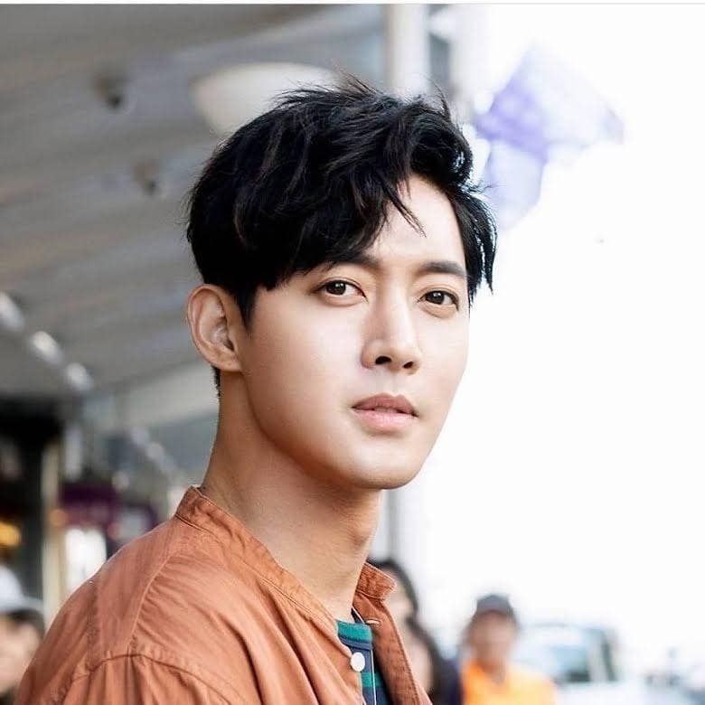 Xem hình ảnh nam diễn viên Hàn Quốc Kim Hyun Joong