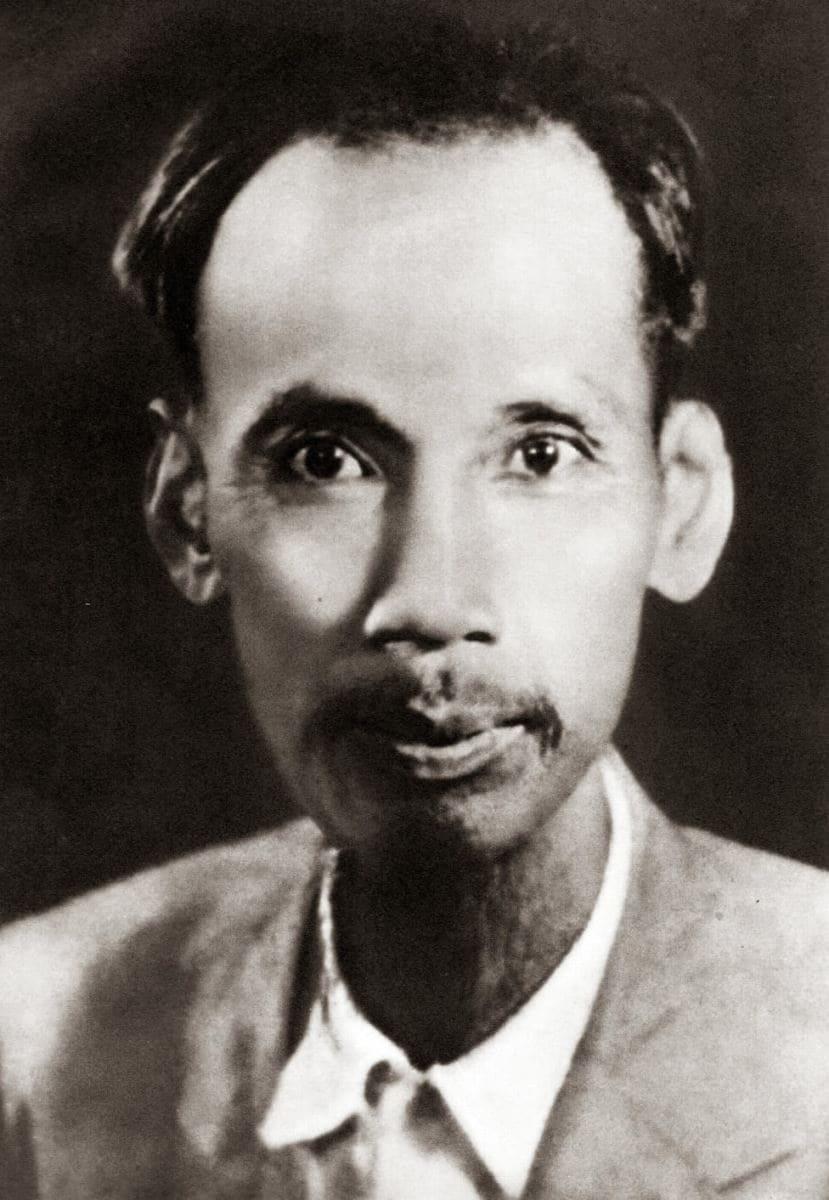 Xem hình ảnh Bác Hồ khi phải chịu khổ sai khi làm cách mạng