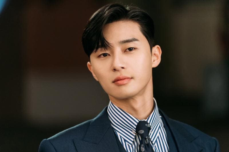 Xem hình ảnh nam diễn viên Hàn Quốc Park Seo Joon lịch lãm với chiếc áo vest màu đen