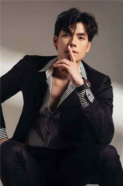 Xem hình ảnh nam diên viên Nhan Phúc Vinh