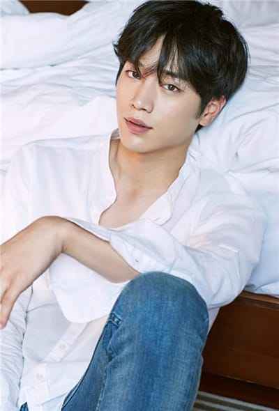 Xem hình ảnh diễn viên Hàn Quốc Seo Kang Joon