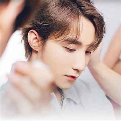 Xem hình ảnh ca sĩ Sơn Tùng M-TP