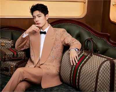 Xem hình ảnh nam diễn viên Trung Quốc Tiêu Chiến ới chiếc áo khoắc,hồng phong cách