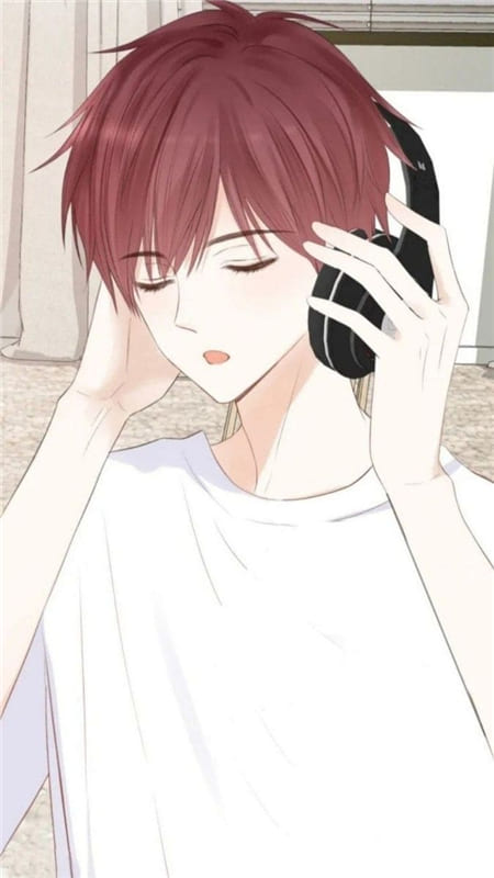Hình nền điện thoại nam anime với mái tóc đỏ đang đắm mình trong âm nhạc