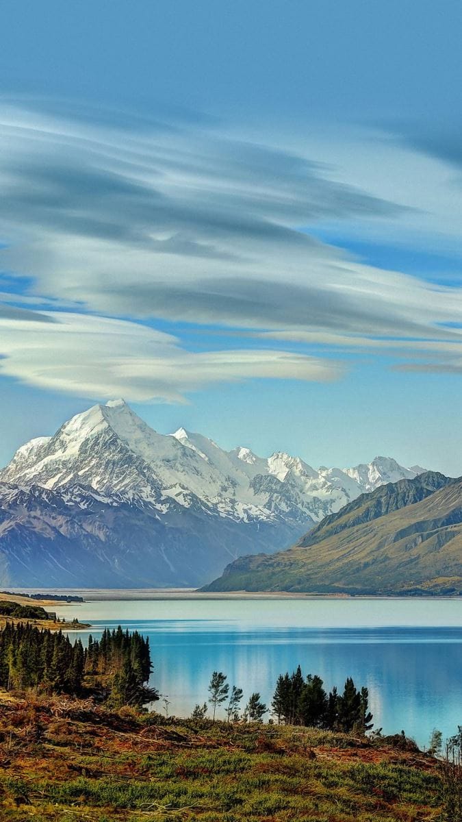 Hình nền điện thoại nên thơ giữa bầu trời, non hùng vĩ hồ nước phẳng lặng