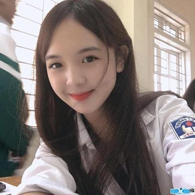 Xem hình ảnh thiếu nữ với đôi mắt đẹp và gương mặt sáng