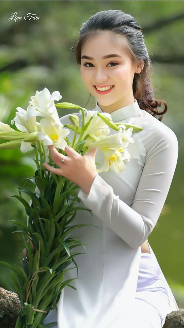 Tổng hợp những cô gái mặc áo dài đẹp nhất Việt Nam 9