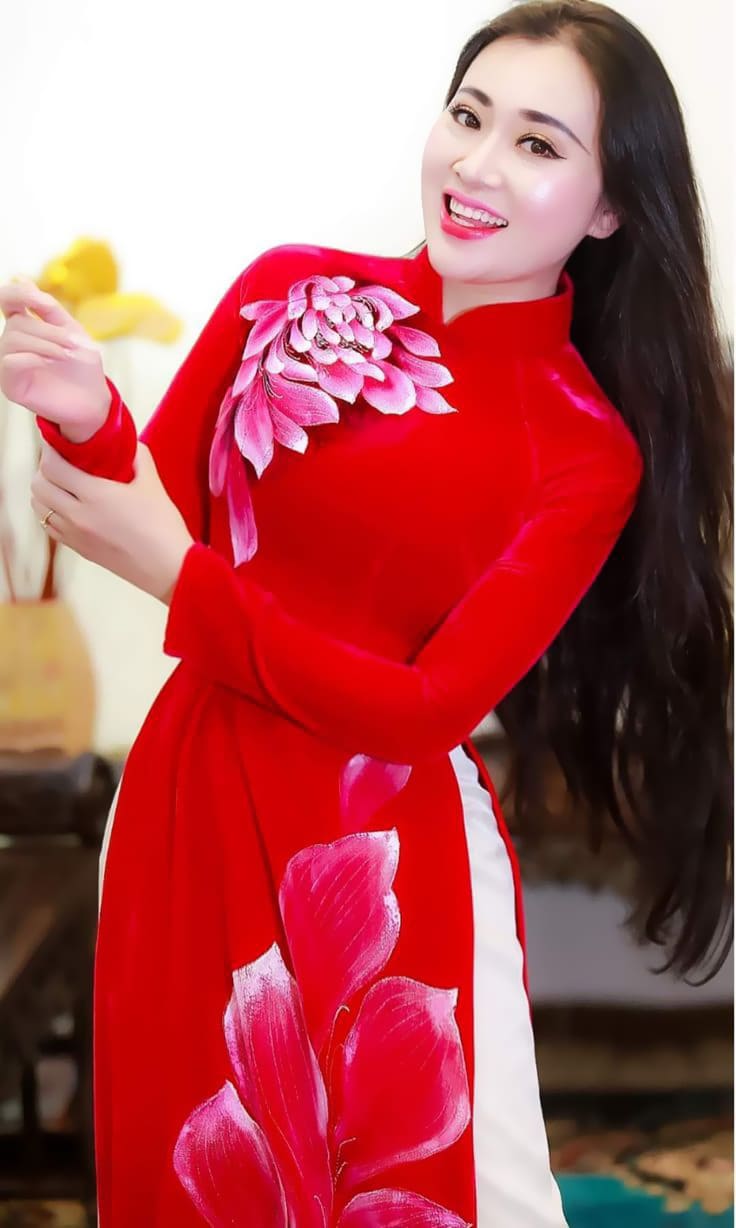 Tổng hợp những cô gái mặc áo dài đẹp nhất Việt Nam 13